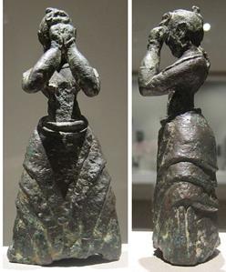 File:Minoan girl, c. 1600-1500 BCE, bronze, Crete, Cleveland Museum of Art.jpg: 