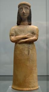 Woman crossed arms Staatliche Antikensammlungen. Woman with crown, probably a votive gift. Arms are crossed on the body as a sign of reverence and humility in front of the divinity. Crete, 630–610 BC.: 